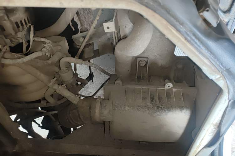 Used Wuling Zhiguang 2013 1.0L Practical Version Engine Bay Left