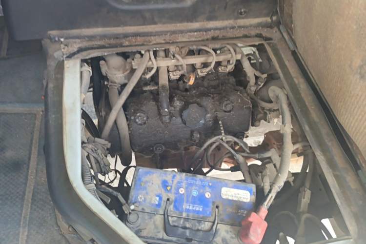 Used Wuling Zhiguang 2013 1.0L Practical Version Engine Bay
