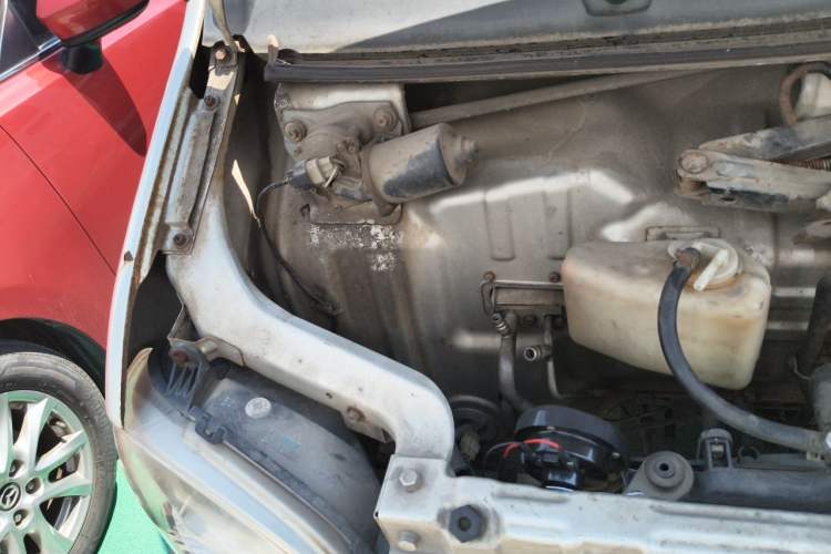 Used Wuling Zhiguang 2013 1.0L Base Version Engine Bay Right