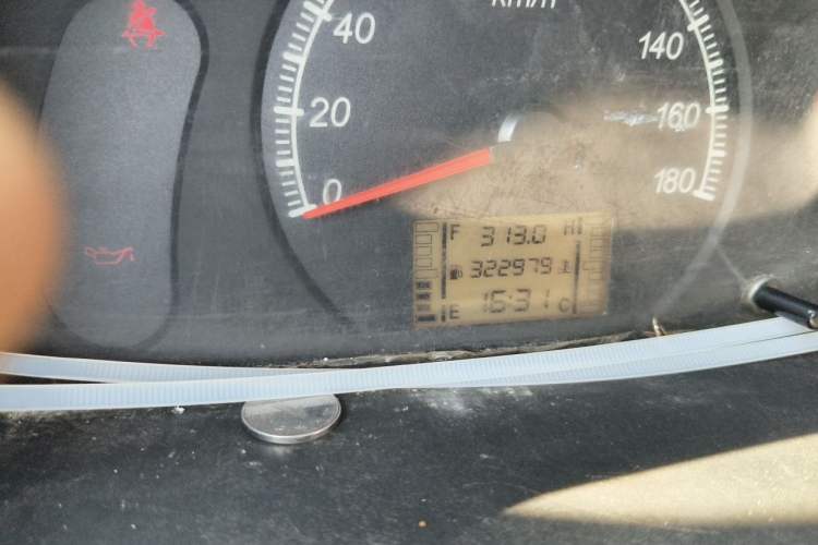 Used Wuling Zhiguang 2013 1.0L Base Version Odometer Close Up
