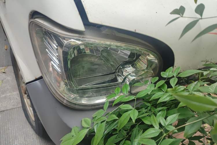 Used Wuling Zhiguang 2013 1.0L Practical Version Right Front Headlight