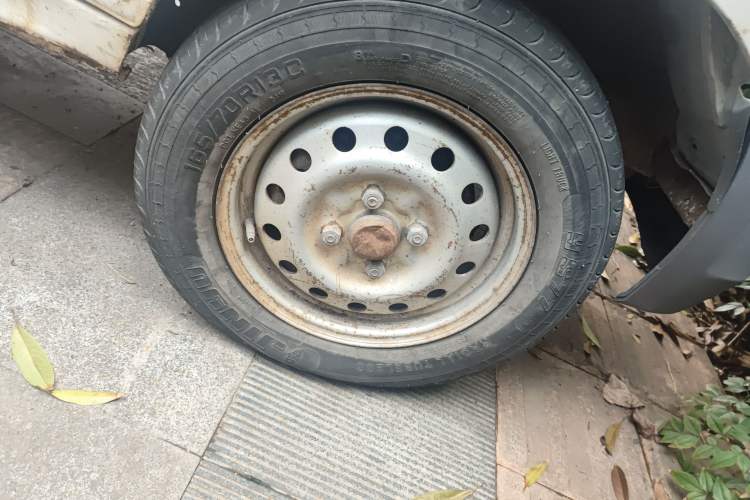 Used Wuling Zhiguang 2013 1.0L Practical Version Right Front Wheel Hub