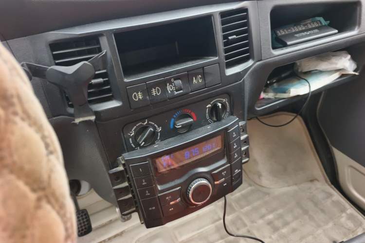 Used Wuling Zhiguang 2013 1.0L Practical Version Audio And AC Panel