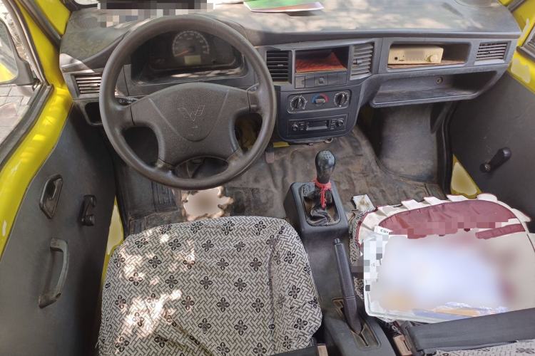 Used Wuling Zhiguang 2013 1.0L Practical Version Center Console