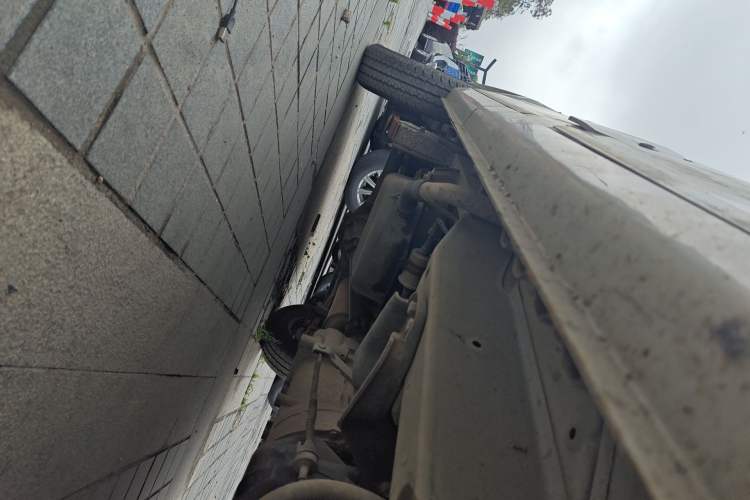 Used Wuling Zhiguang 2013 1.0L Practical Version Chassis Front Right