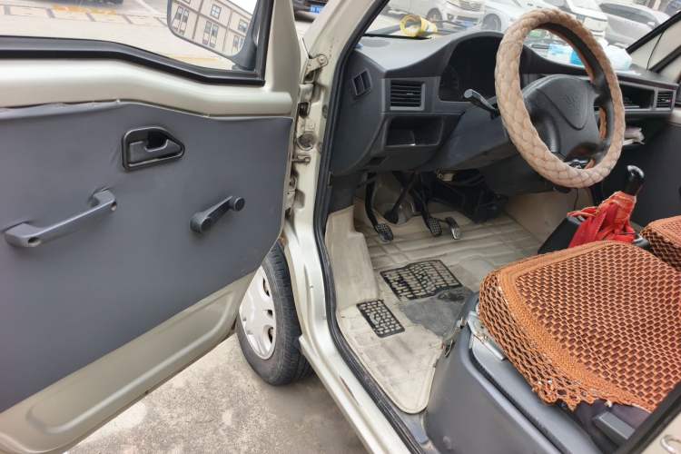Used Wuling Zhiguang 2013 1.0L Practical Version Driver Seat