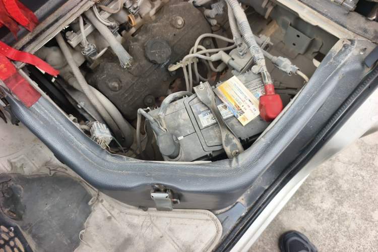 Used Wuling Zhiguang 2013 1.0L Practical Version Engine Bay Left