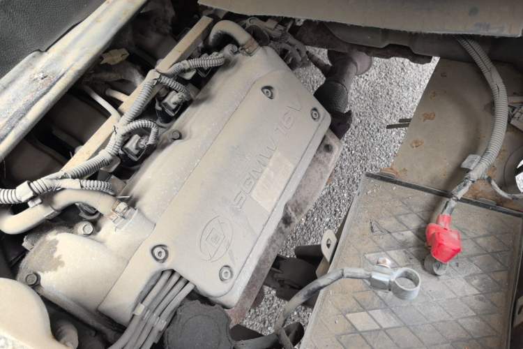 Used Wuling Zhiguang 2013 1.0L Base Version Engine Bay Left