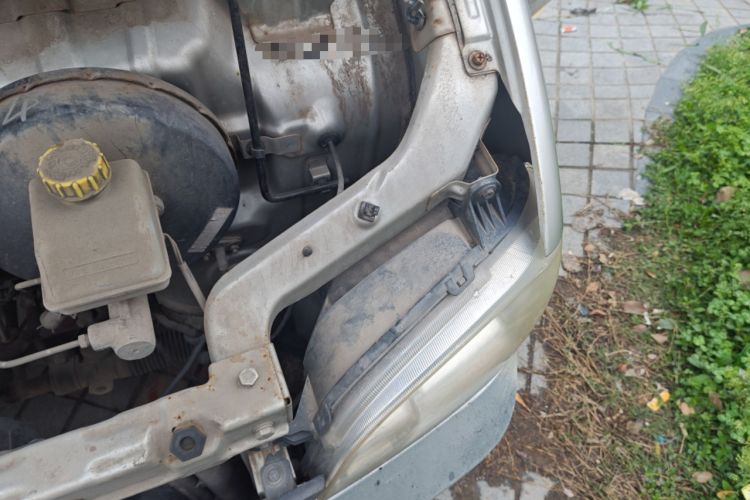 Used Wuling Zhiguang 2013 1.0L Practical Version Engine Bay Left