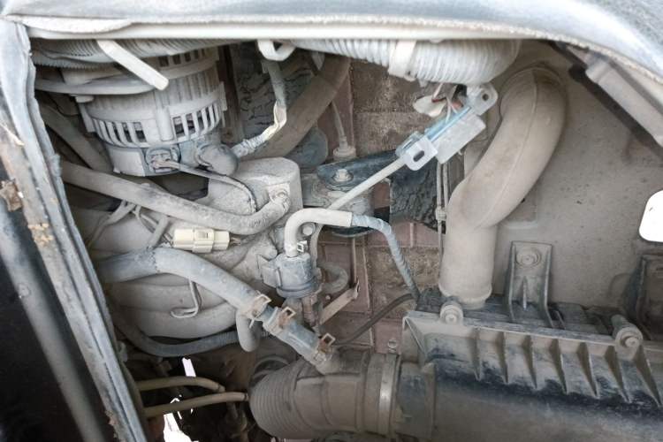 Used Wuling Zhiguang 2013 1.0L Practical Version Engine Bay Left