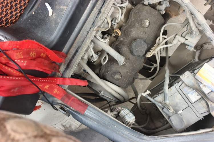 Used Wuling Zhiguang 2013 1.0L Practical Version Engine Bay Right