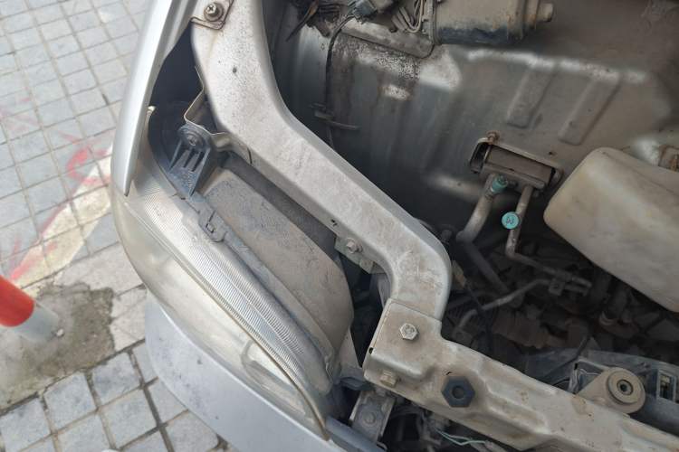 Used Wuling Zhiguang 2013 1.0L Practical Version Engine Bay Right