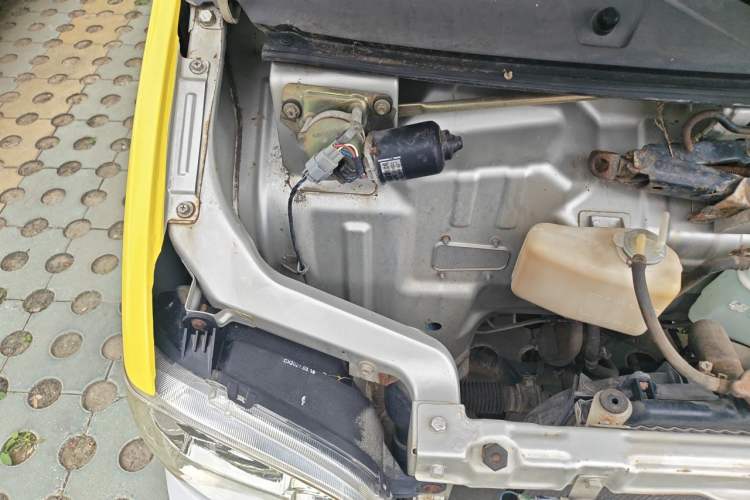Used Wuling Zhiguang 2013 1.0L Practical Version Engine Bay Right