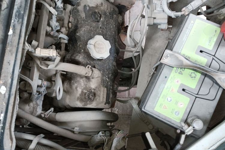 Used Wuling Zhiguang 2013 1.0L Practical Version Engine Bay