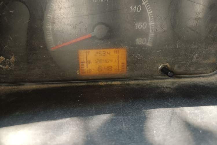 Used Wuling Zhiguang 2013 1.0L Practical Version Odometer Close Up