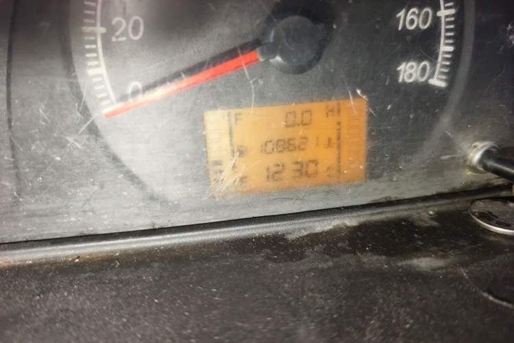 Used Wuling Zhiguang 2013 1.0L Practical Version Odometer Close Up