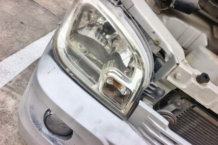Used Wuling Zhiguang 2013 1.0L Practical Version Right Front Headlight