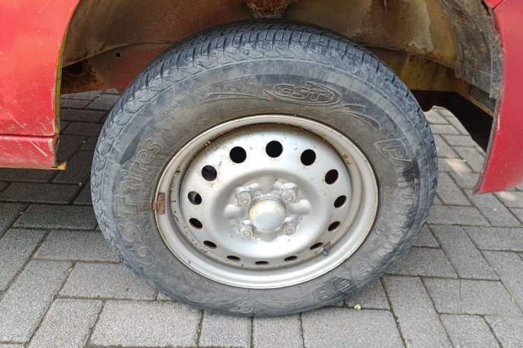 Used Wuling Zhiguang 2013 1.0L Practical Version Right Front Wheel Hub