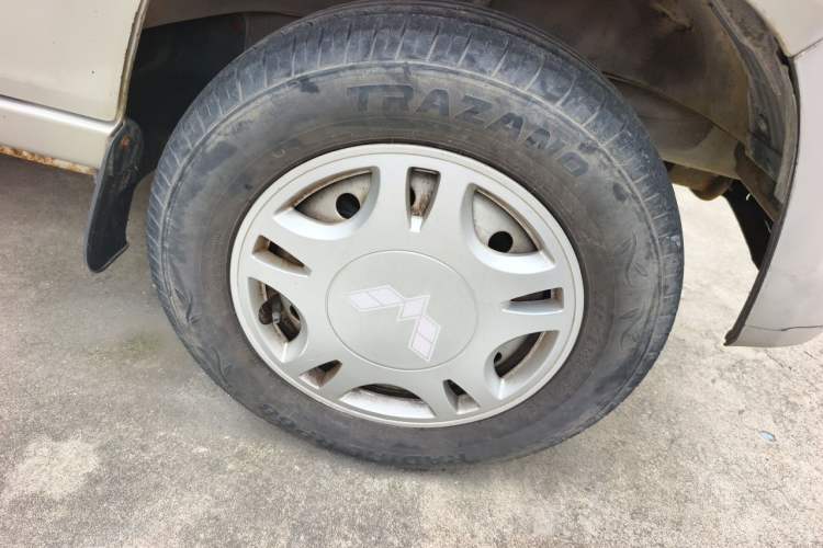 Used Wuling Zhiguang 2013 1.0L Practical Version Right Front Wheel Hub