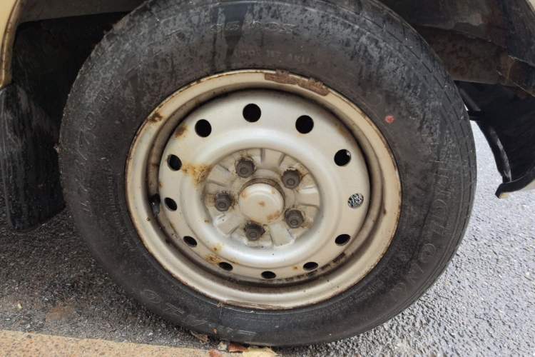Used Wuling Zhiguang 2013 1.0L Base Version Right Front Wheel Hub