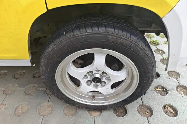 Used Wuling Zhiguang 2013 1.0L Practical Version Right Front Wheel Hub