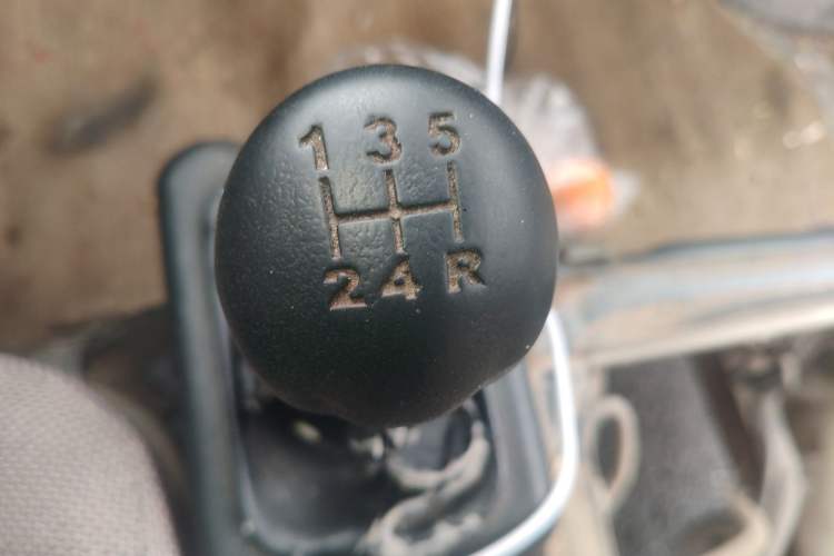 Used Wuling Zhiguang 2014 1.2L Extended Version LD6 Gear Lever