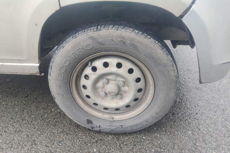 Used Wuling Zhiguang 2014 1.2L Extended Version LD6 Right Front Wheel Hub