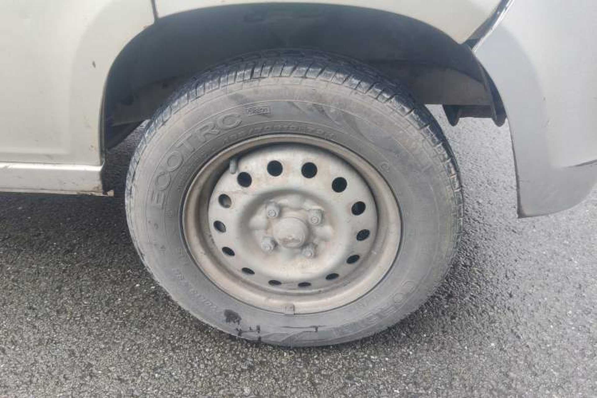 Used Wuling Zhiguang 2014 1.2L Extended Version LD6 Right Front Wheel Hub