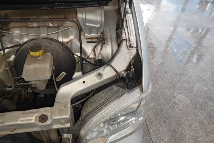 Used Wuling Zhiguang 2014 1.2L Extended Version LD6 Engine Bay Left