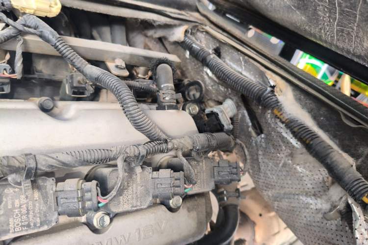 Used Wuling Zhiguang 2014 1.2L Extended Version LD6 Engine Bay Left