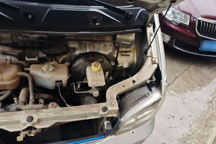Used Wuling Zhiguang 2014 1.2L Extended Version LD6 Engine Bay Left