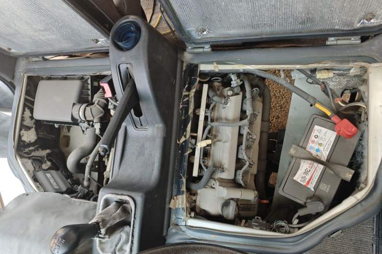Used Wuling Zhiguang 2014 1.2L Extended Version LD6 Engine Bay