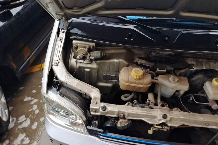 Used Wuling Zhiguang 2014 1.2L Extended Version LD6 Engine Bay Right