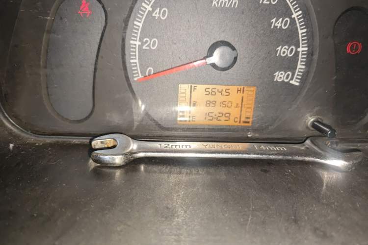 Used Wuling Zhiguang 2014 1.2L Extended Version LD6 Odometer Close Up