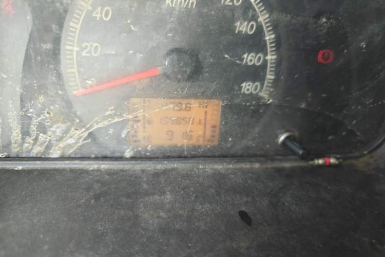 Used Wuling Zhiguang 2014 1.2L Extended Version LD6 Odometer Close Up
