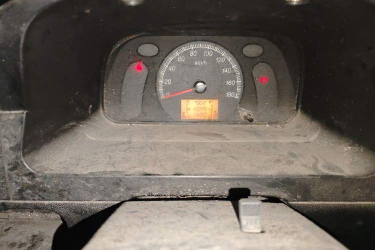 Used Wuling Zhiguang 2014 1.2L Extended Version LD6 Odometer Close Up
