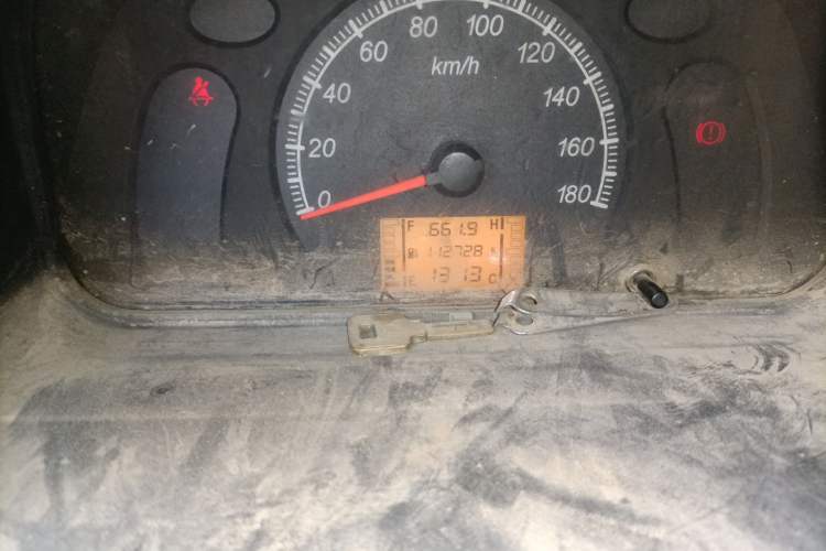 Used Wuling Zhiguang 2014 1.2L Extended Version LD6 Odometer Close Up