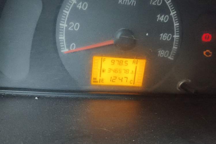 Used Wuling Zhiguang 2014 1.2L Extended Version LD6 Odometer Close Up