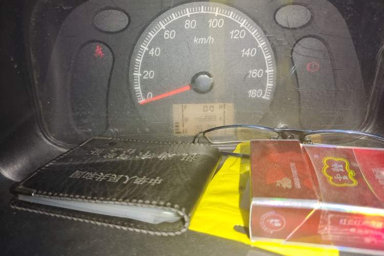 Used Wuling Zhiguang 2014 1.2L Extended Version LD6 Odometer Close Up