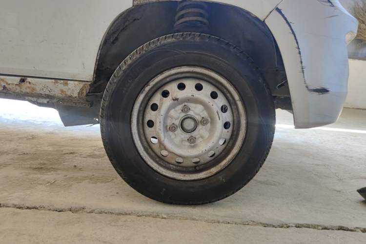 Used Wuling Zhiguang 2014 1.2L Extended Version LD6 Right Front Wheel Hub