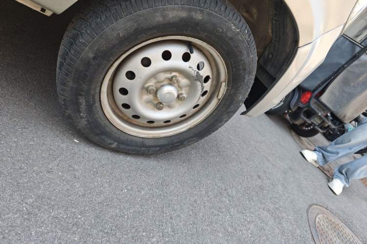 Used Wuling Zhiguang 2014 1.2L Extended Version LD6 Right Front Wheel Hub