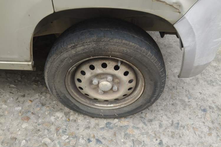 Used Wuling Zhiguang 2014 1.2L Extended Version LD6 Right Front Wheel Hub