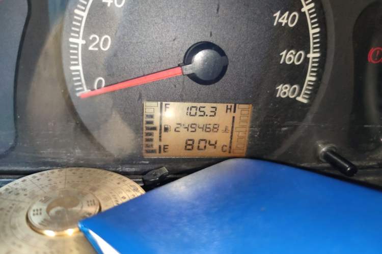 Used Wuling Zhiguang 2014 1.2L Extended Version LD6 Odometer Close Up