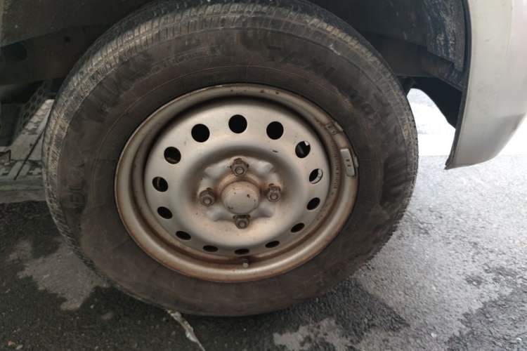 Used Wuling Zhiguang 2014 1.2L Extended Version LD6 Right Front Wheel Hub