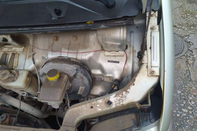 Used Wuling Zhiguang 2014 1.2L Extended Version LD6 Engine Bay Left