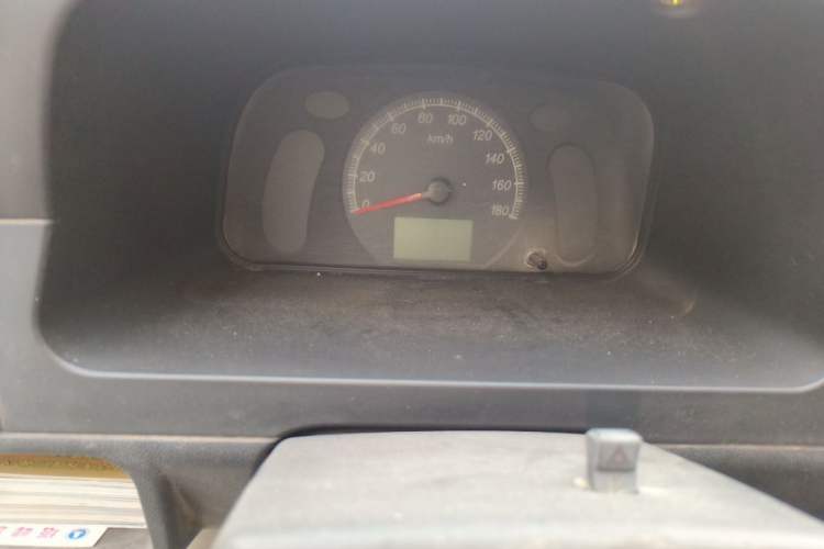 Used Wuling Zhiguang 2014 1.2L Extended Version LD6 Odometer Close Up