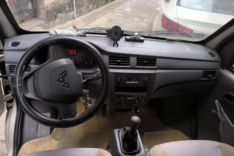 Used Wuling Zhiguang 2015 1.2L S Practical Model LSI Center Console