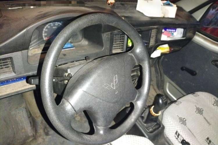 Used Wuling Zhiguang 2015 1.2L Practical LS-I Model Center Console