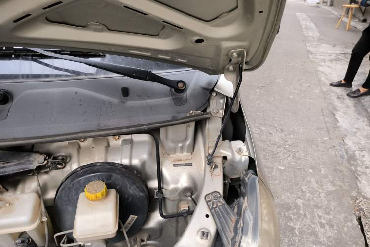 Used Wuling Zhiguang 2015 1.2L S Practical Model LSI Engine Bay Left