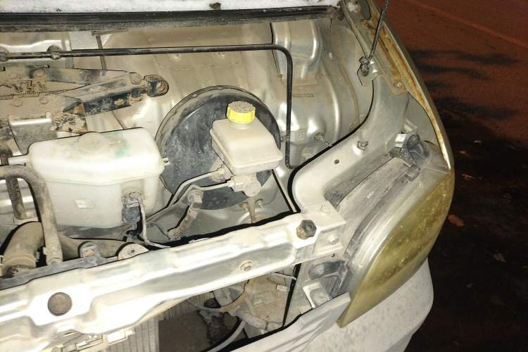 Used Wuling Zhiguang 2015 1.2L Practical LS-I Model Engine Bay Left